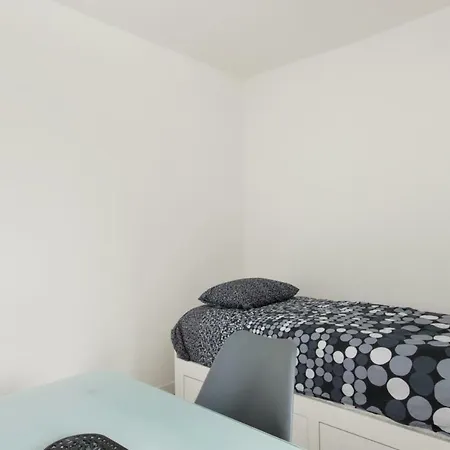 Charming Studio, Close To The Center Of Lägenhet