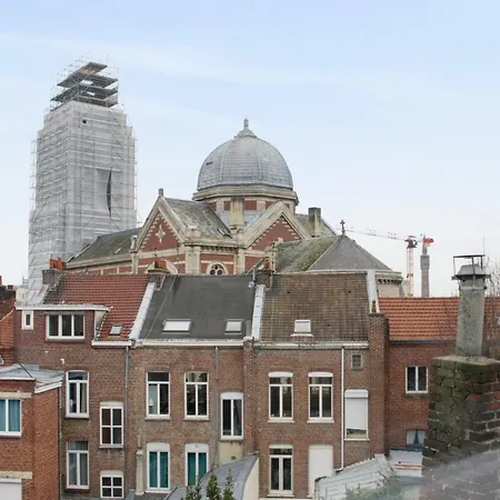 Charming Studio, Close To The Center Of *